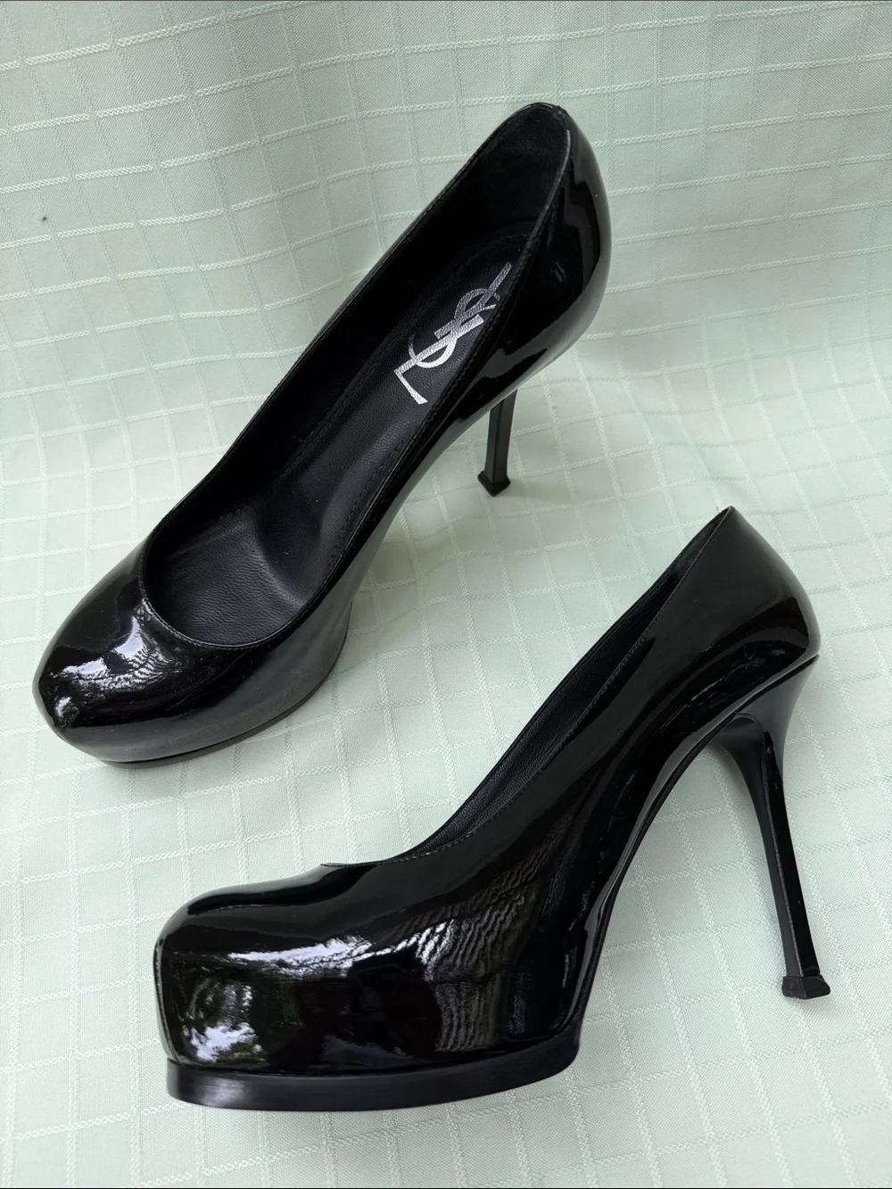 Saint Laurent Black Patent Leather Round-Toe Pumps